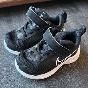 Light stitching wear on top of one of the shoes. Toddler 5c selling $10